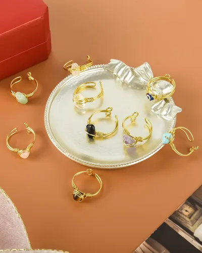 Miniatura 5 de Juego de 9 anillos de cristal curativo, anillos ajustables envueltos en alambre dorado de piedras preciosas irregulares para mujeres y niñas, cristal