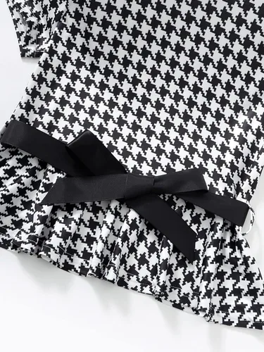 Miniatura 4 de WDIRARA Conjunto de 2 piezas de camiseta de manga corta con cinturón de pata de gallo y pantalones cortos con botones para niña