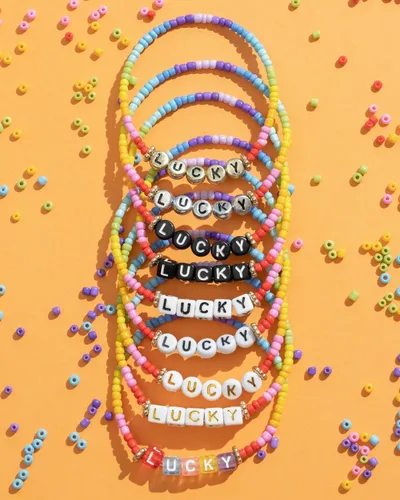 Miniatura 3 de Deinduser R-W0B - 1400 cuentas de letras – Redondo blanco de 0.16 x 0.27 pulgadas para pulseras, joyería acrílica, pulsera con tinta negra, R-W0B