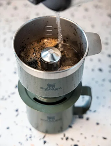 Miniatura 5 de STANLEY Perfect Brew - Juego de café para verter Taza de campamento de 12 oz con tapa incluida Cafetera de goteo con filtro reutilizable Acero