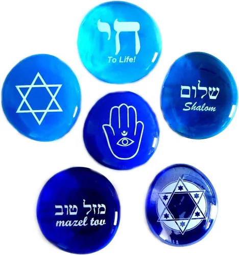 Judaica Glass Stones: Chai, Estrella de David, Hamsa, Mazel Tov y Shalom en Sombras de Azul, Conjunto de seis, por Lifeforce Glass