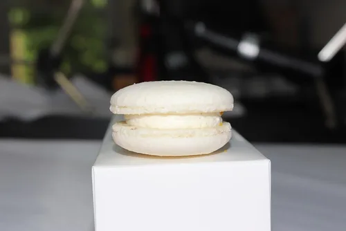 Miniatura 4 de Macaron Bites® - Macarons franceses azules y blancos, caja de regalo de galletas gourmet