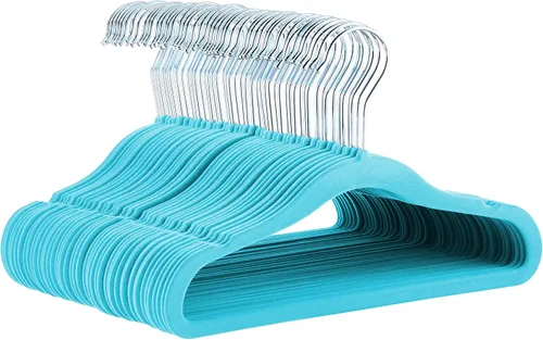 Miniatura 9 de Amazon Basics Perchas de terciopelo antideslizantes para niños que ahorran espacio con muescas para el hombro, construcción resistente para Beige