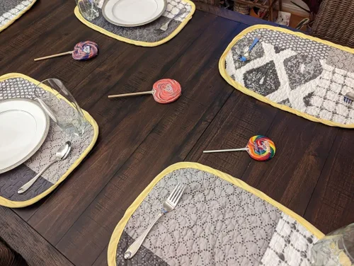 Miniatura 4 de Handcrafted in the USA, Set of 6 Patchwork Quilted Placemats: 100% Cotton Embodying Farmhouse Elegance in Artisan's Harmony of Grey Shades and Yellow