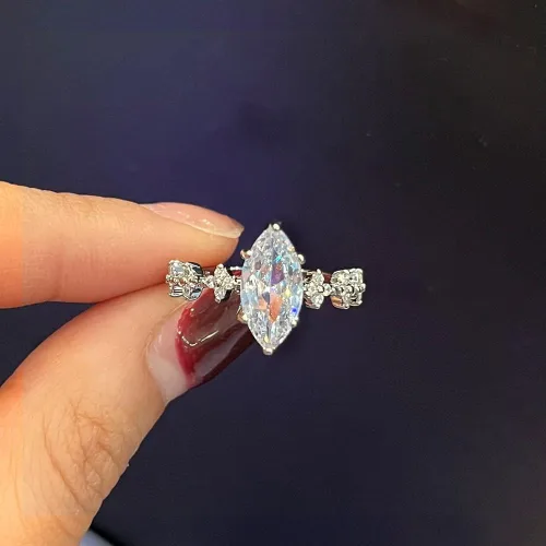 Miniatura 4 de Anillo de compromiso chapado en oro rosa con circonita cúbica transparente de corte marquesa para mujer, anillo de boda con halo de diamantes