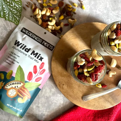 Miniatura 4 de Wilderness Poets, Abundance Wild Mix - Mezcla orgánica de superalimentos crudos (3.25 onzas) de anacardo, pistacho, baya de Goji, cacao, pasas
