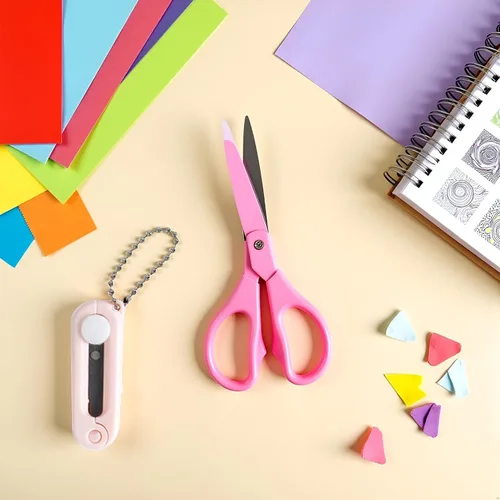 Miniatura 2 de Tijeras plegables rosas seguras y portátiles de viaje, tijeras telescópicas plegables de bolsillo con llavero para cortar, álbumes de recortes