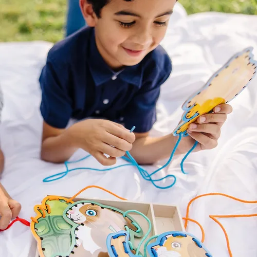 Miniatura 5 de Melissa & Doug, mascotas para atar y seguir, Multicolor