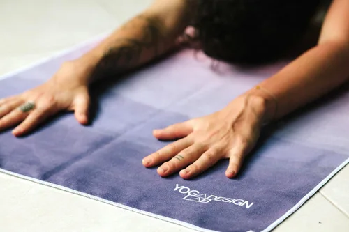 Miniatura 4 de yogadesignlab La toalla de yoga HOT Toalla colorida antideslizante de primera calidad Diseñada en Bali Impresión ecológica + secado rápido +