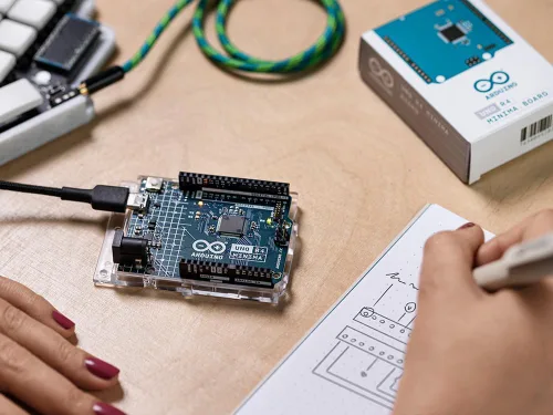 Miniatura 7 de Arduino UNO R4 Mínima [ABX00080]
