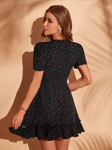 Miniatura 2 de SHENHE Vestido corto acampanado con estampado de corazón y cuello en V profundo, manga corta, dobladillo con volantes