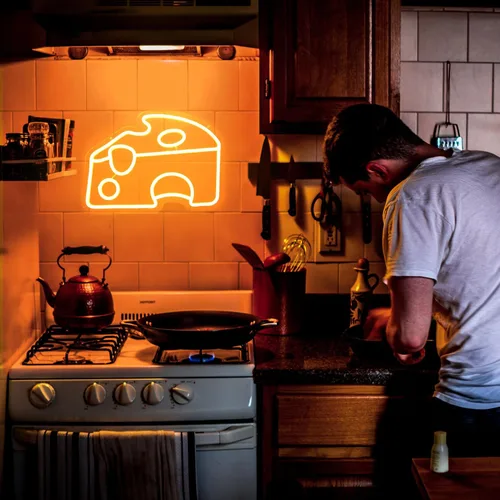 Miniatura 6 de Letrero LED de neón en forma de cuña de queso amarillo dorado para decoración de pared de cocina, letrero luminoso en forma de comida para Naranja