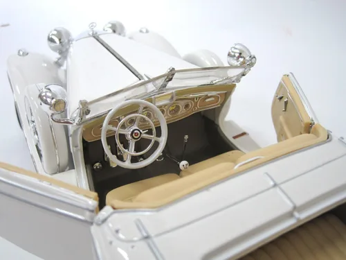 Miniatura 3 de Maisto Premier Edition 1:18 Serie PE 1936 Mercedes 500K Blanco 200-089