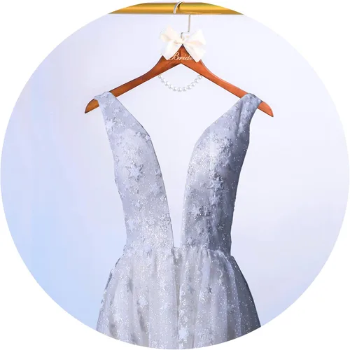 Miniatura 7 de Colgador de vestido de novia para novia, regalo de boda, percha de madera marrón con perlas y lazo para vestidos de novia, regalo de despedida
