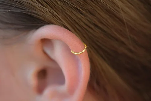 Miniatura 48 de Variedad de aretes de aro para cartílago