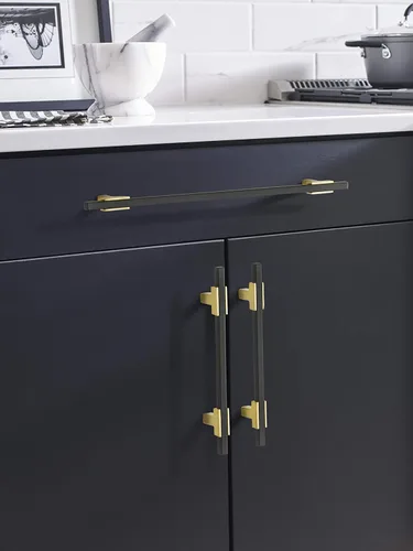 Miniatura 2 de Amerock Mango de gabinete Oro cepillado/negro mate 10-1/16 pulgadas (10.079 in) de centro a centro Urbanita paquete de 1 unidad Jaladera