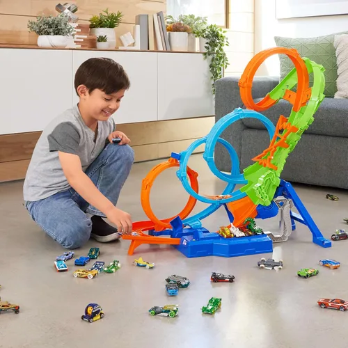 Miniatura 2 de Hot Wheels Juego de pista con 4 bucles, zona de choque de 3 vías y refuerzo motorizado, se pliega para almacenamiento, con auto de juguete a escala
