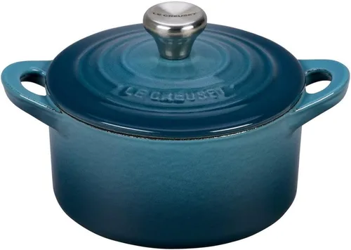 Miniatura 4 de Le Creuset Mini cocotte de hierro fundido esmaltado con tapa, 1/3 cuartos de galón., Cerise