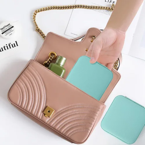 Miniatura 5 de LETURE Joyero pequeño de piel sintética, estuche portátil de viaje para anillos, colgantes, aretes, collares, organizador de pulseras, cajas