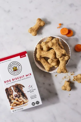 Miniatura 5 de King Arthur Mezcla de galletas para perros, caldo de hueso de res y zanahoria, golosinas caseras para perros, 12 onzas