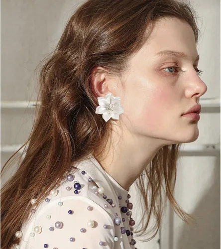 Miniatura 6 de Aretes colgantes únicos hechos a mano con pétalos de flores de resina grandes bohemios con brote de estambre de cristal brillante para mujeres y mamá