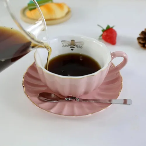 Miniatura 3 de YBK Tech Strengthen - Juego de tazas y platillos de porcelana, taza de 9 onzas con platillo, abeja dorada dentro de la taza (rosa)