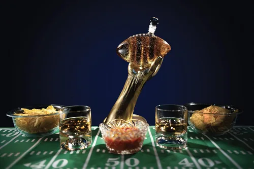 Miniatura 6 de Regalos de fútbol para hombres, papá, decantador de whisky con mano realista de mariscal de campo + 2 vasos, juego y gafas, ideas de regalo