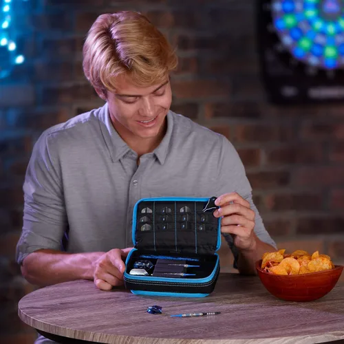 Miniatura 8 de Casemaster Plazma Plus, 3 dardos para dardos suaves y de acero con bolsillo frontal grande para dispositivos móviles, tubo de almacenamiento Franja
