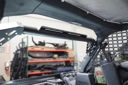 Miniatura 8 de DV8 Offroad Soporte de altavoz trasero y barra de luz para Jeep Wrangler JL 2018-2026 Monta sistemas de altavoces de abrazadera de barra