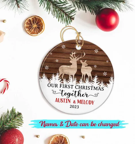 Miniatura 2 de Adorno de cerámica Our First Christmas Together, adorno de Navidad 2025 personalizado con nombre y fecha, renos para colgar en cerámica, regalo