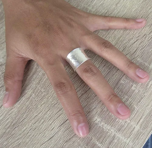 Miniatura 4 de Hammered Sterling Silver Handmade Wide Band Ring, Classic Shiny Finish Wrap Band, Adjustable to Sizes 6-12, Can fit Also as Thumb ring, Gift for Her