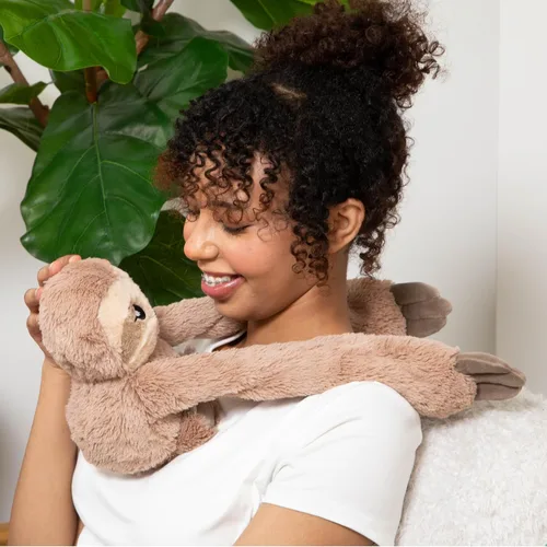 Miniatura 7 de HUGIMALS Hugarounds Sawyer The Sloth - Envoltura de felpa pesada para el cuello y los hombros de 2.5 libras para microondas y congelable, abrazos