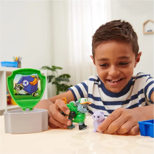 Miniatura 3 de PAW Patrol Big Truck Pups - Figura de acción Rocky con dron de rescate con plataforma central de comando de montaje en clic y amigo animal