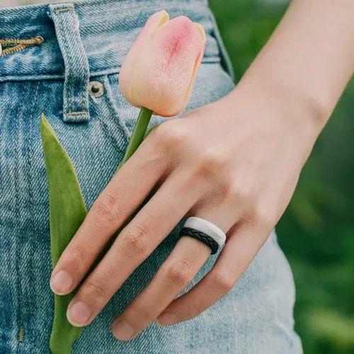 Miniatura 132 de Egnaro Anillos de boda de silicona para ella, conjuntos de novia de goma para mujer, bandas finas, diseño trenzado de hojas apilables con ranuras