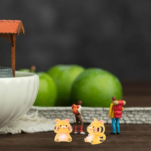 Miniatura 3 de NUOBESTY Juego de adornos de mini tigre, 7 figuras de resina de 1.02 pulgadas, modelos creativos de tigre pequeño, decoración de escritorio