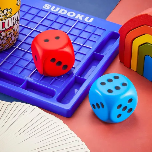 Miniatura 4 de Zomiboo 2 dados grandes de espuma de 2.3 pulgadas para el aula, gigantes de 6 caras, decoración de fiesta de casino, juguete para aliviar la azul