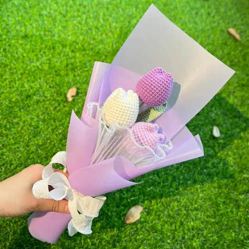 JOMODECOR Ramo de flores de tulipán de ganchillo hecho a mano, flores artificiales tejidas para siempre con exquisita envoltura, regalo para novia,