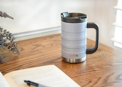 Miniatura 7 de MIRA Taza de café aislada de 14 onzas con asa, termo de acero inoxidable con tapa segura, taza para bebidas calientes y frías, azul almirante