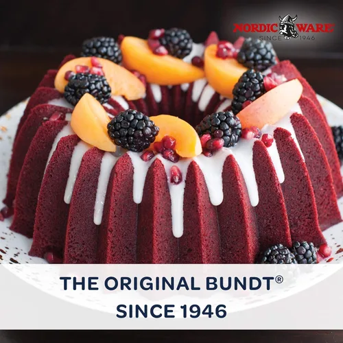 Miniatura 2 de Nordic Ware Brilliance - Molde para torta tipo bundt y contenedor plástico para tortas tipo bundt de 13x12x7 pulgadas (largo x ancho x alto)