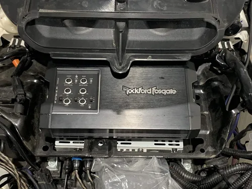 Miniatura 6 de El soporte de amplificador se adapta a modelos de amplificador Harley Davidson para bicicletas de murciélago 2014 actuales. Montaje compatible