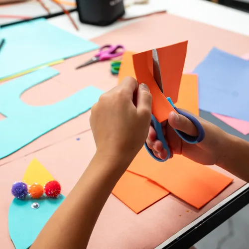 Miniatura 5 de WA Portman - Tijeras romas para niños, con punta roma de 5 pulgadas, para aulas, suministros de regreso a clases, agarre antideslizante y cuchillas
