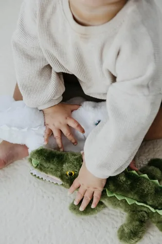 Miniatura 2 de The Petting Zoo Peluche de cocodrilo blanco y ojos azules, regalos para niños, animales salvajes del zoológico Onez, juguete de peluche de cocodrilo