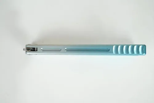 Miniatura 8 de Nabalis Cuchillo de mariposa ala Balisong Trainer, mango 7075AL, sistema de bujes, canal de diseño de mango, sin afilar, violeta