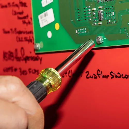 Miniatura 6 de Klein Tools 32314 Destornillador electrónico, 14 en 1 con 8 puntas de precisión, ranurado, Phillips y brocas TORX a prueba de manipulación, 6 llaves