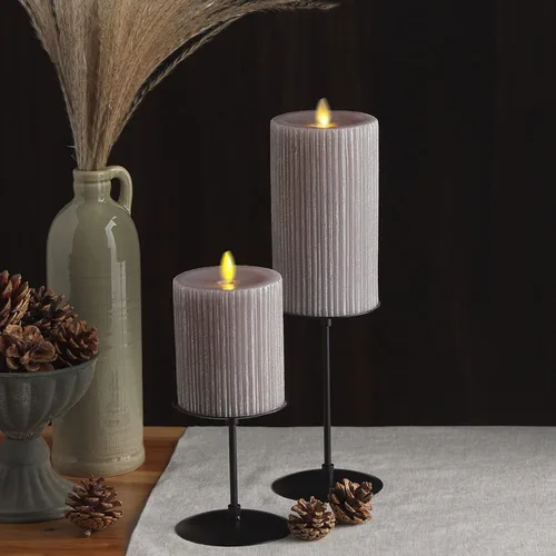 Miniatura 7 de Luminara Pilar metálico en relieve, vela LED gris sin llama de 3.25 x 6.5 pulgadas, tecnología de llama real a pilas con función de temporizador