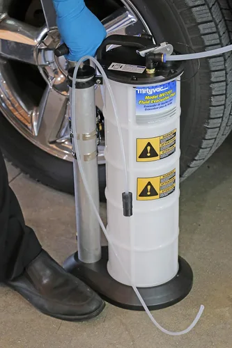 Miniatura 7 de Mityvac 7201 Evacuador Manual de Fluidos Plus con Depósito de 2.3 Galones; Evacúa o Dispensa Fluidos con Botón Pulsador; Evacúa a Través del Tubo