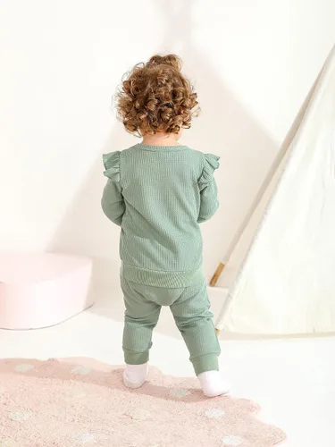 Miniatura 4 de Conjunto de ropa de 2 piezas para niña con diseño de corazón texturizado con volantes, sin botones de manga larga y lazo frontal
