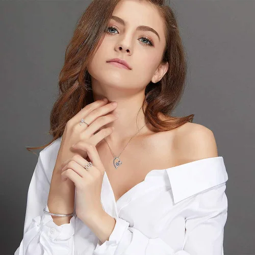 Miniatura 4 de Collar con corazón colgante de plata de ley y chapado de oro blanco de 14K