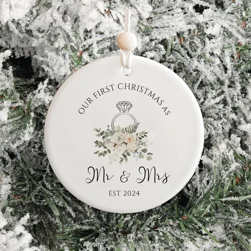 Miniatura 2 de Adorno de Navidad con texto en inglés "Our First Christmas Just Married", regalo de boda único para recién casados, adorno de Navidad de Mr & Mrs