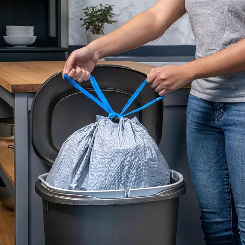 Miniatura 7 de Hefty Bolsas de basura Ultra Strong ultra fuertes de 13 galones, bolsas de basura altas para cocina hechas con materiales recuperados, incluyendo